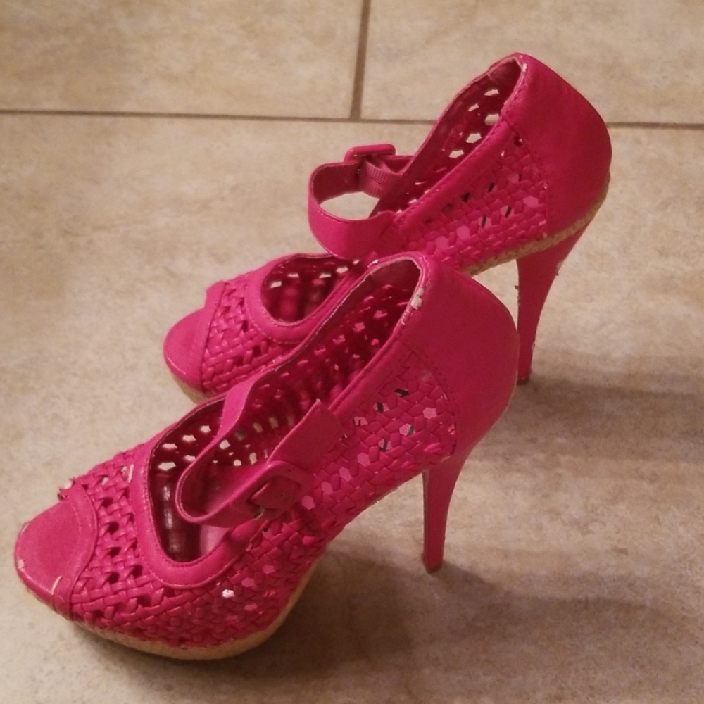 u pink heel